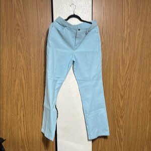 Blue Boot Cut pants Relaxed Fit
Inseam 30” L 40”